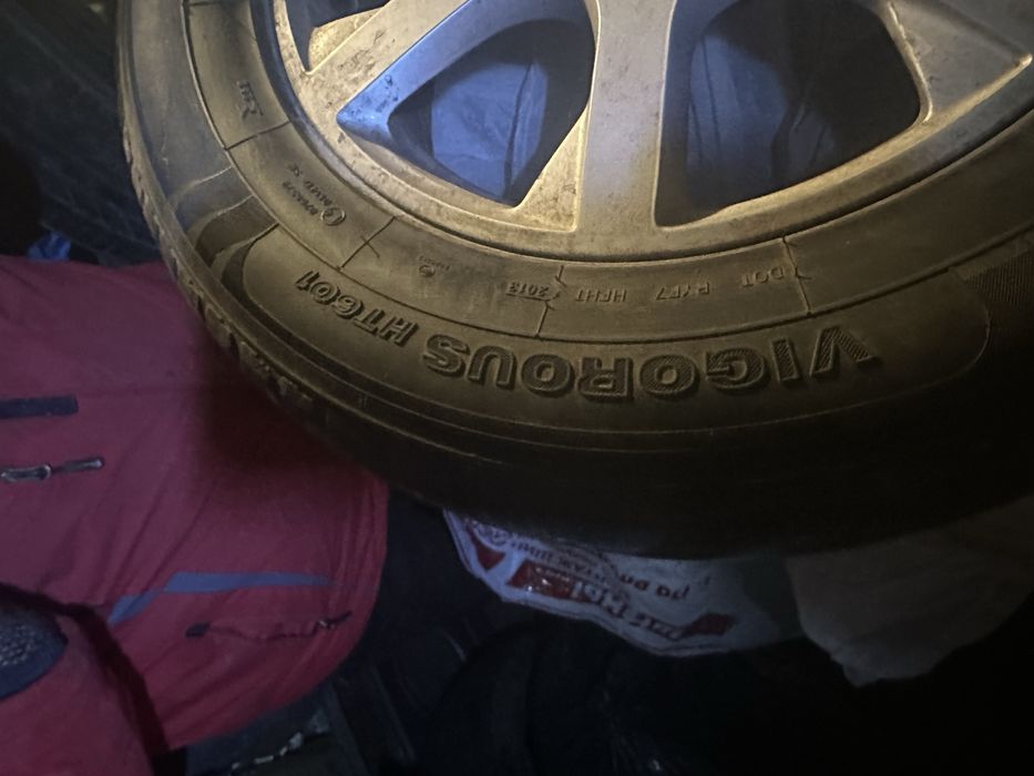 Продам комплект дисков с резиной Audi