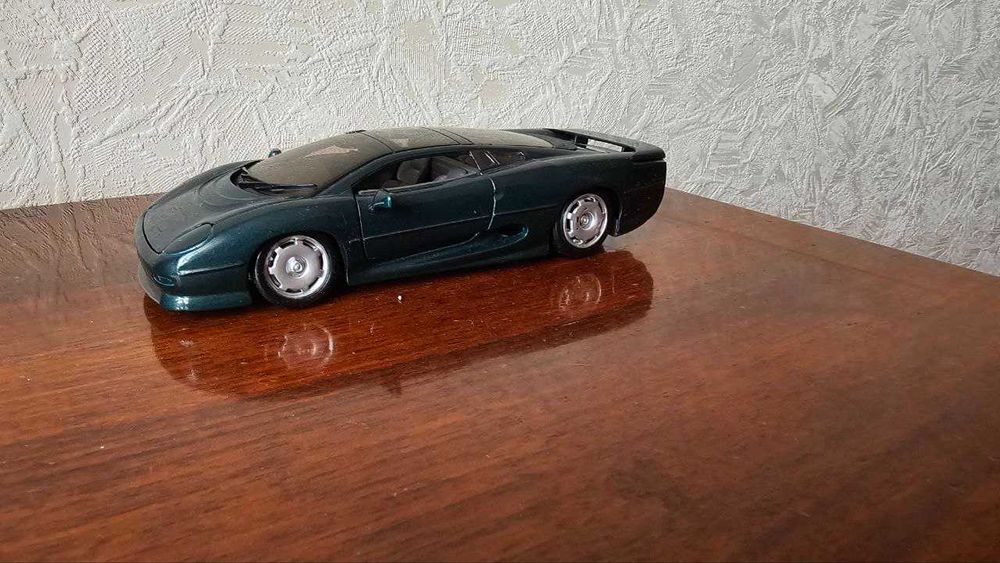 Ягуар Xj220. Масштаб 1:24