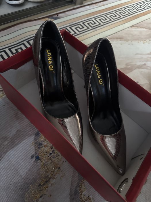 Продам туфли 37 размер женский