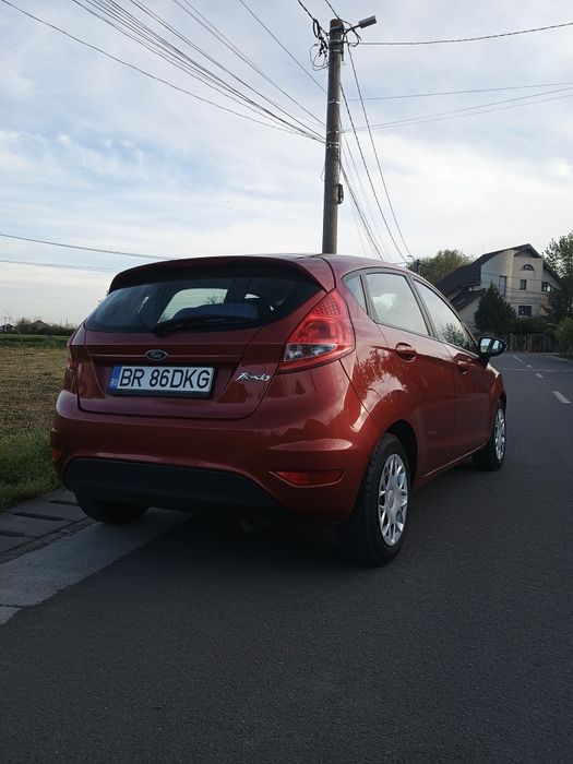Vând Ford fiesta