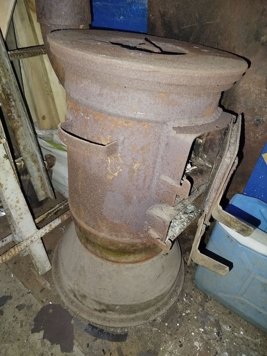 Печь - буржуйка.