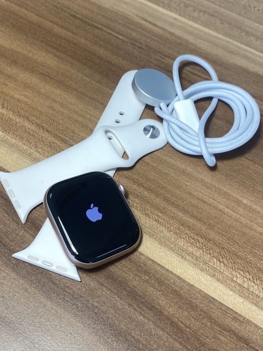 Apple Watch Seria 11 / 46 mm / Rose Gold / GPS / Cod produs: MF77