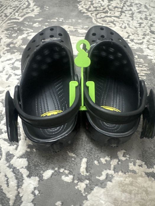 Crocs x batman