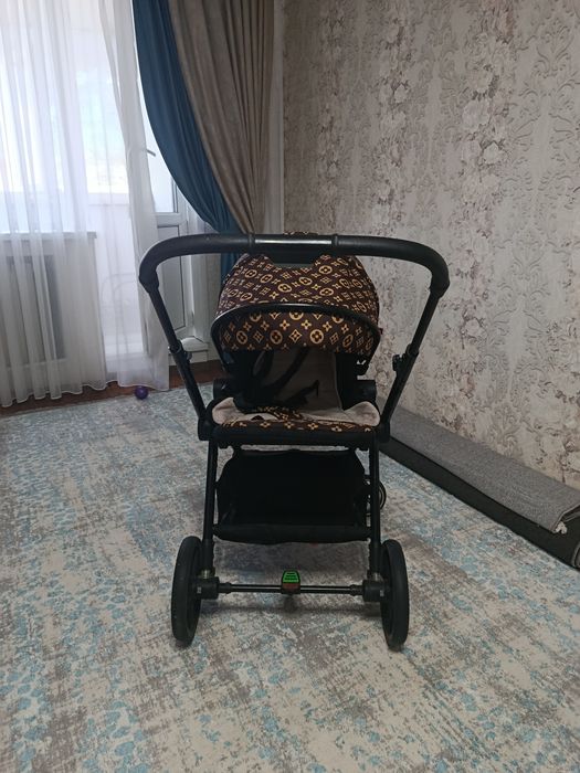 Продам срочно детскую коляску