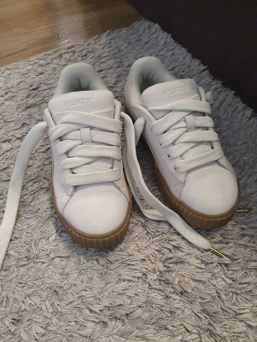 Ghete de fotbal si adidasi