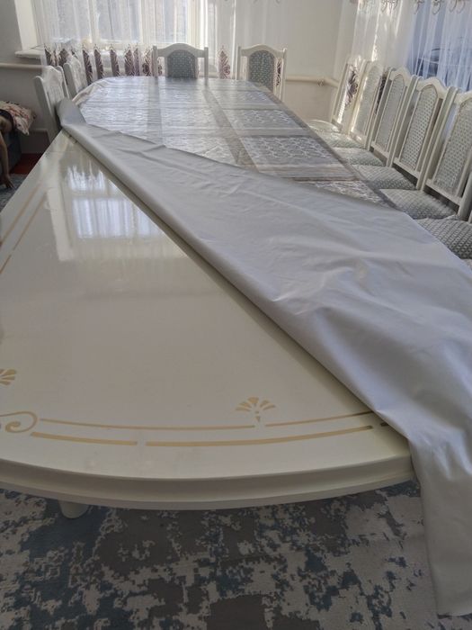 Стол стулья сатылады.