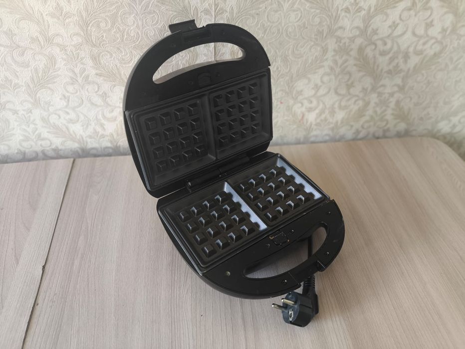 Вафельница-мультипекарня 3 в 1 Polaris Profi Baker