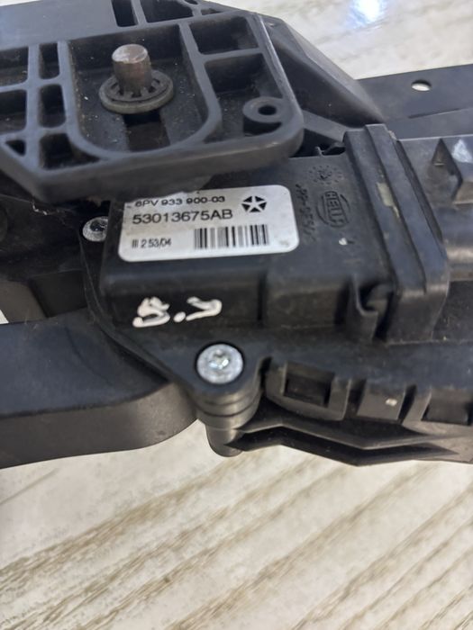 Педаль газа Гранд Чероки