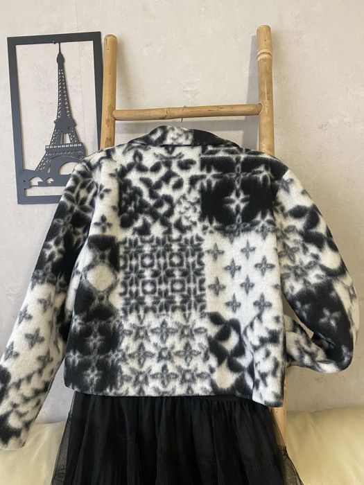 Дамско късо палто тип сако