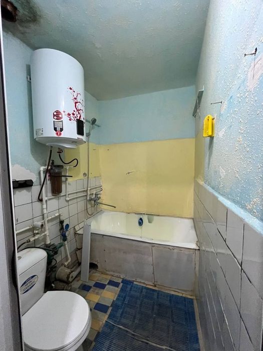 Микрорайонда  3 хонали квартира сотилади