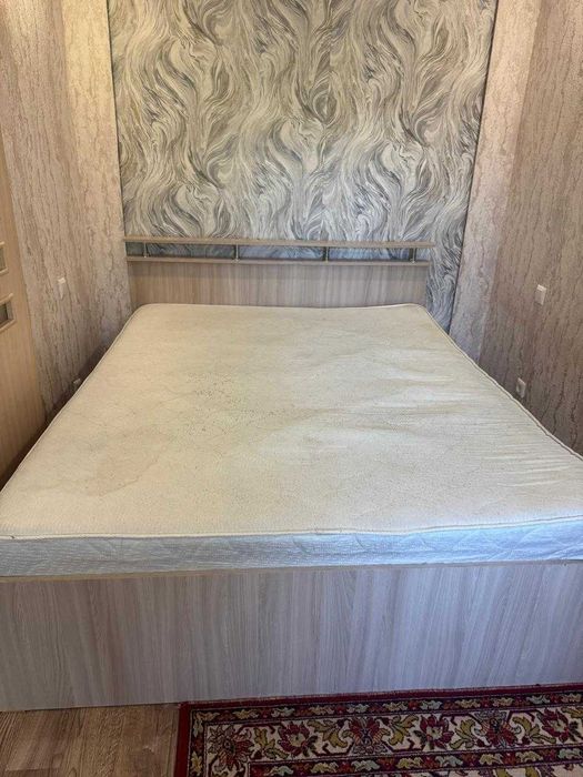 Продам кровать с матрасом