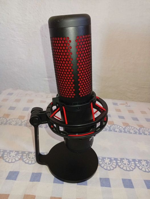 HyperX Quadcast микрофон
