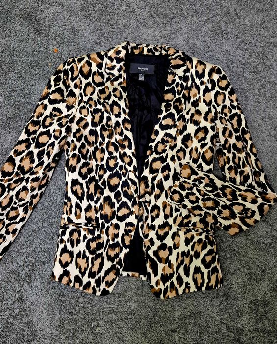 Дамско вталено сако