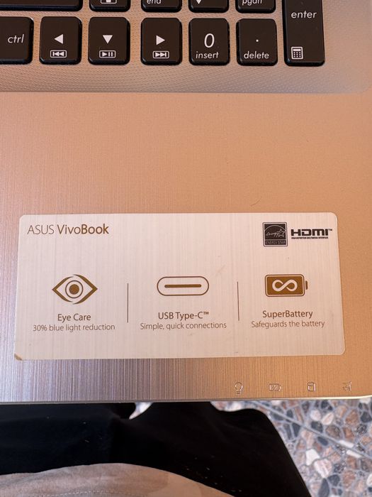 vand laptop Asus in stare perfecta de functionare