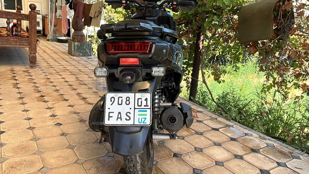 Scotter Black colour 150cc with number and all documents clear