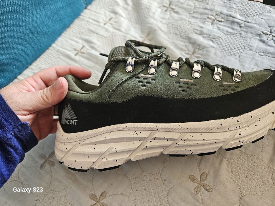 Adidași noi cu eticheta