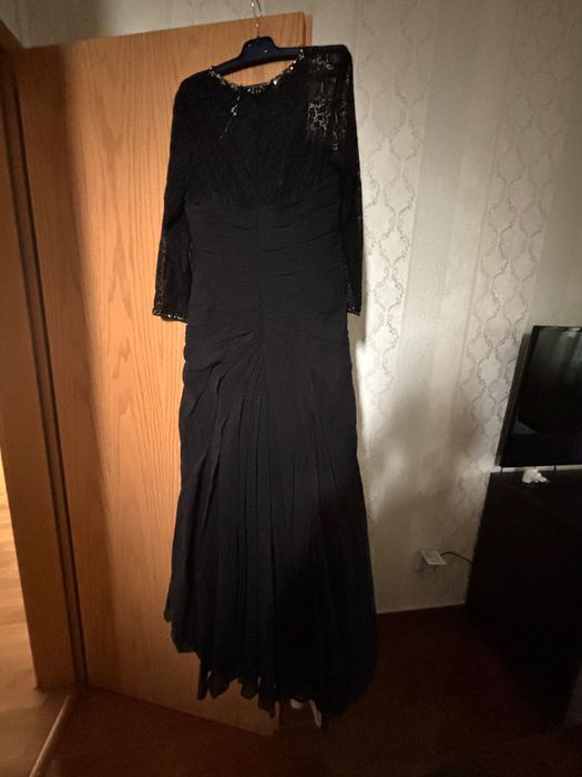 Rochie neagra lunga eleganta din voal si dantela fina.