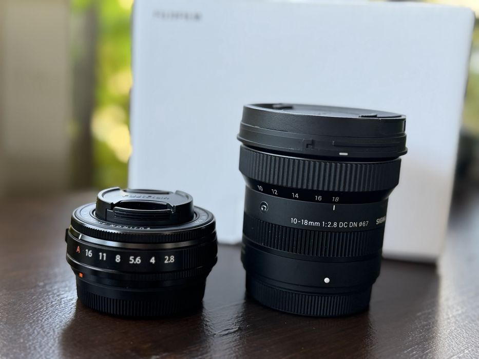 фотоапарат Fujifilm X-E5 + два обектива