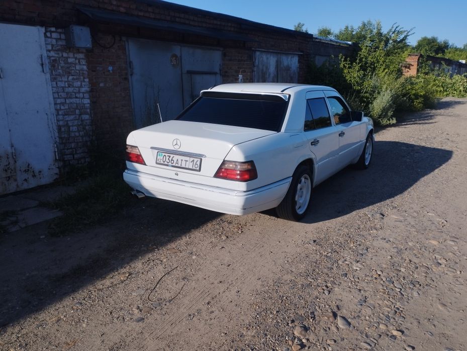 Продам Мерседес 124 е220