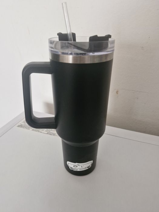 Termos negru,cu capacitate de 1.200ml