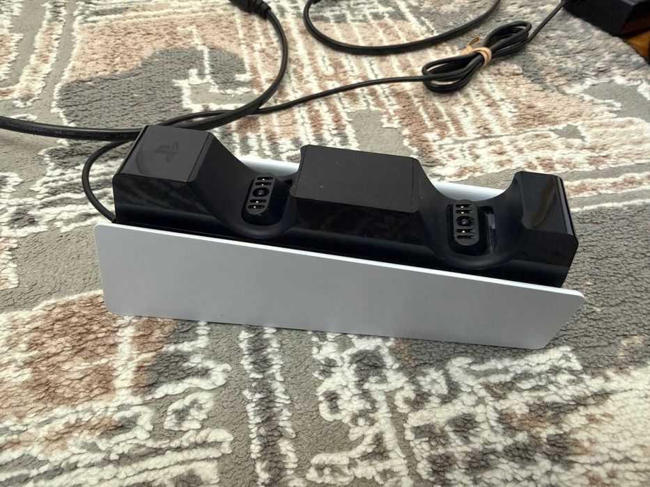Charging Station pentru controller DualSense PS5