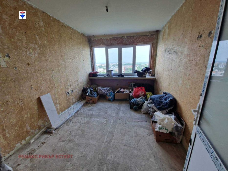 Двустаен апартамент за ремонт кв. Дружба 3