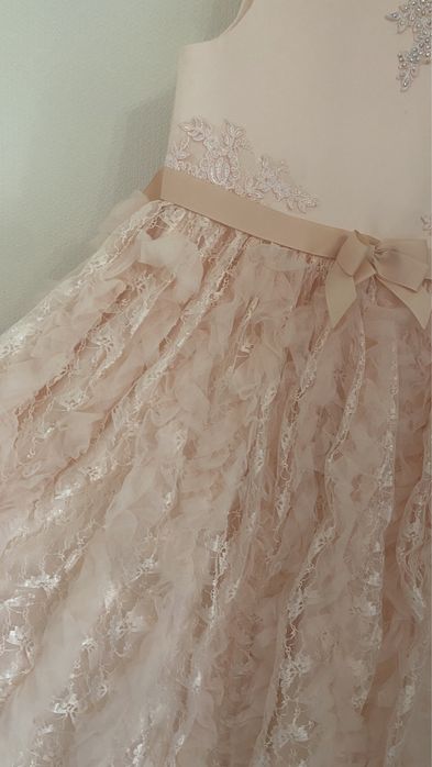 Нарядное Платье на девочку