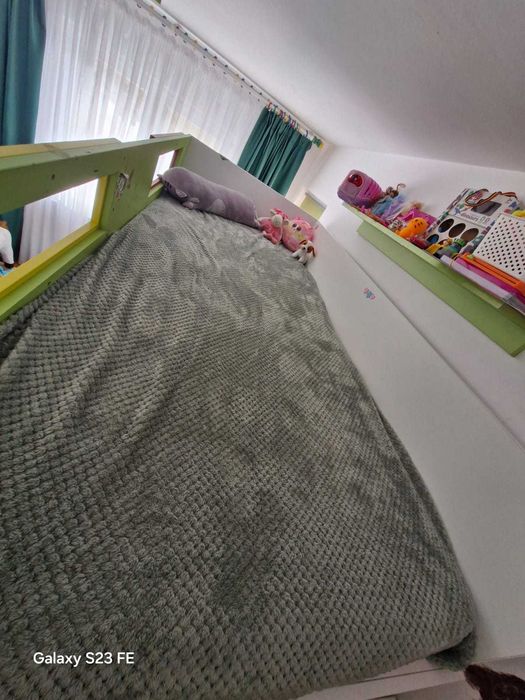 Pat  copii supraetajat