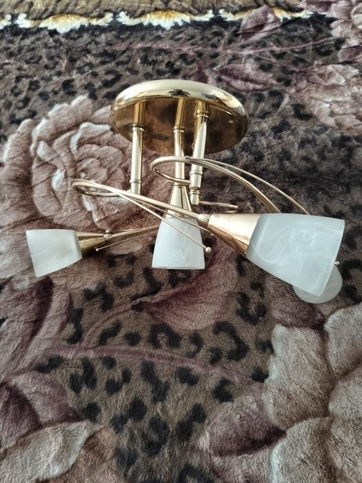 Люстра продам недорого