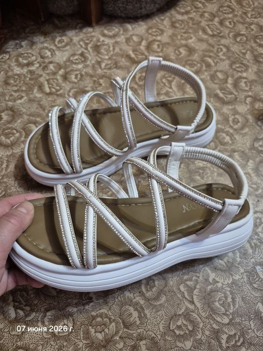 Босоножки женские