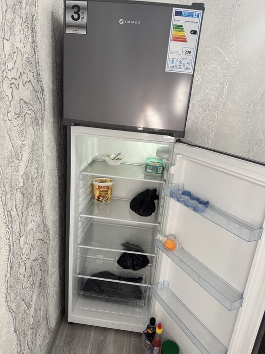 Холодильник практически новый