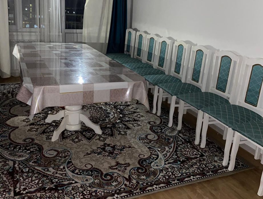 Стол и стулья срочно