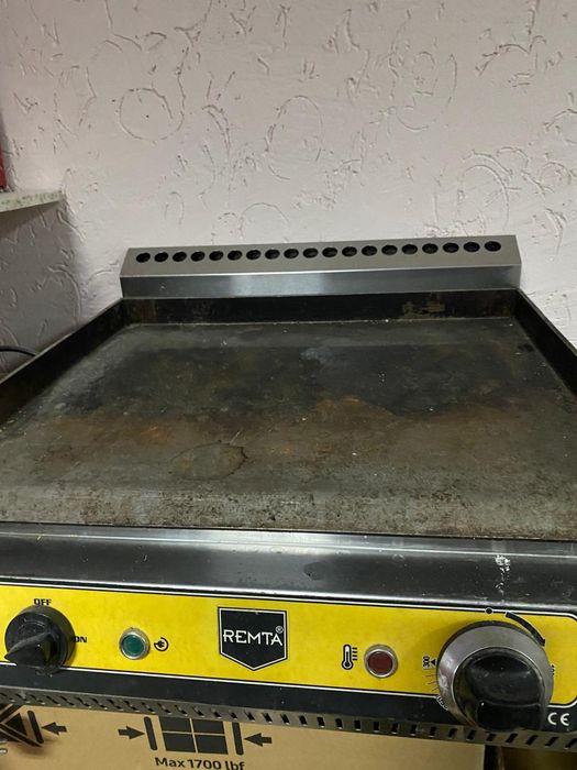 Гриль тостер и поверхность