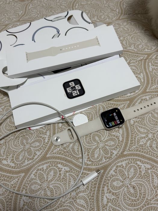 Apple Watch SE (Gen 2) 40mm starlight