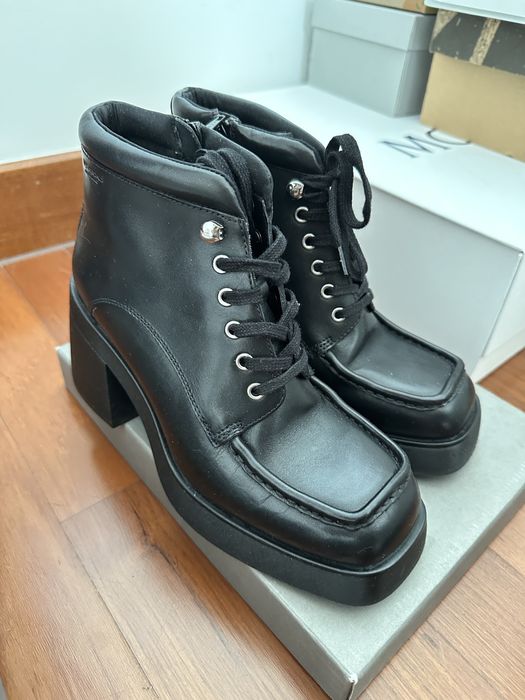 Черные кожаные ботинки