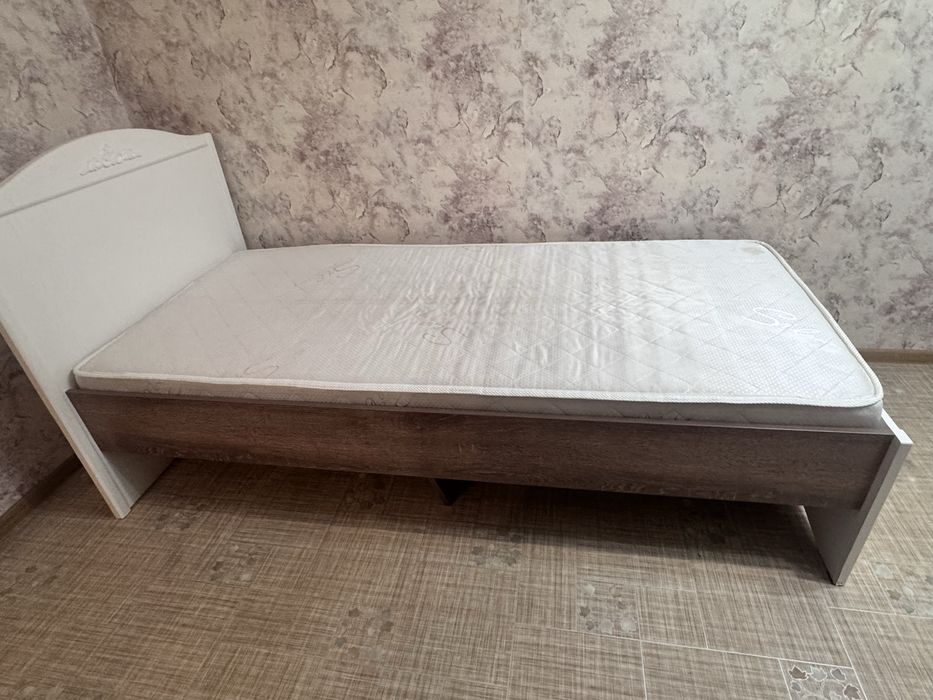 Продается кровать с матрасом