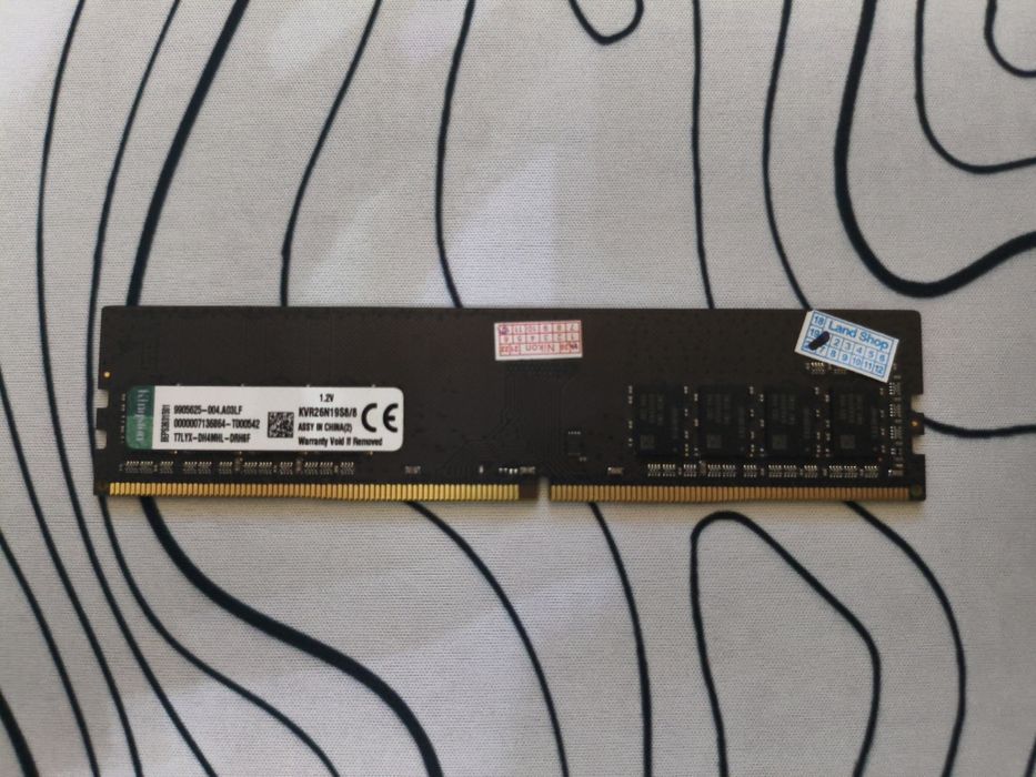 Kingston ValueRAM DDR4 объемом 8 ГБ.