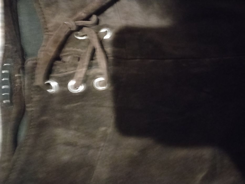 Pantaloni piele întoarsă maro, Sisley super în tendințe toamna aceasta, stare f bună mari. Ea s