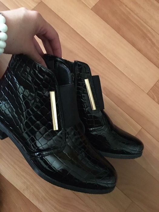 Продам новые лаковые ботинки