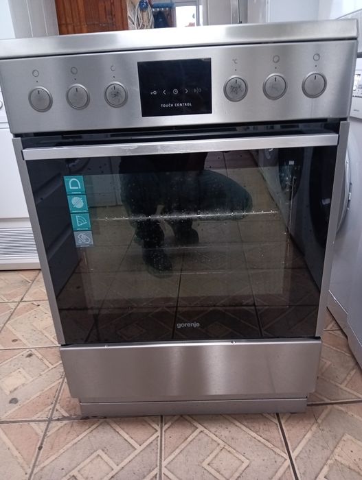 Иноксова свободно стояща печка с керамичен плот Gorenje 2 год.Гаранция