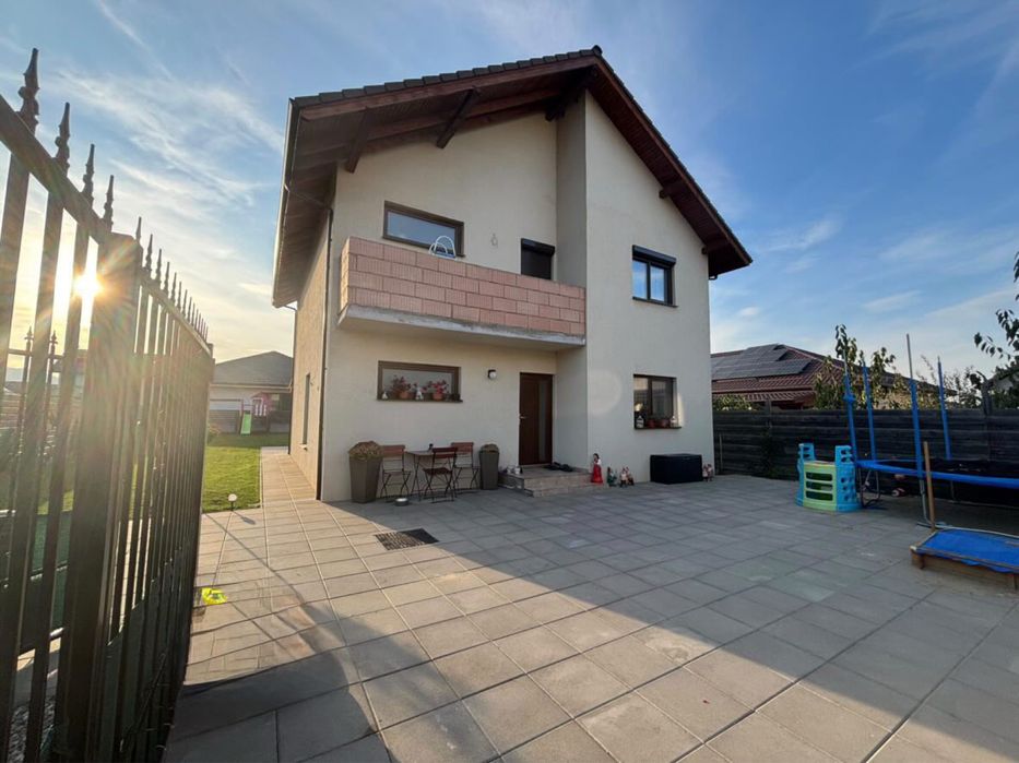 Casă de închiriat – Cartier Izvor