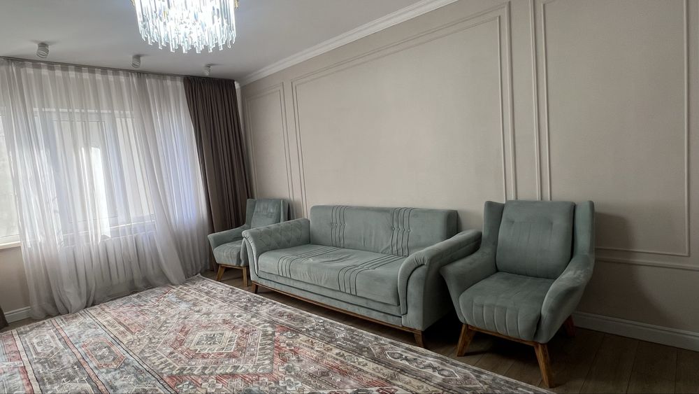 Диван с креслом.