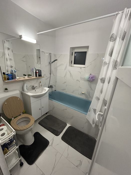 Vând apartament Bl Traian