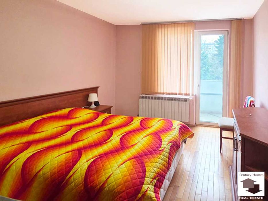 104993 Просторен тристаен апартамент до ОУ Емилиян Станев, В. Търново