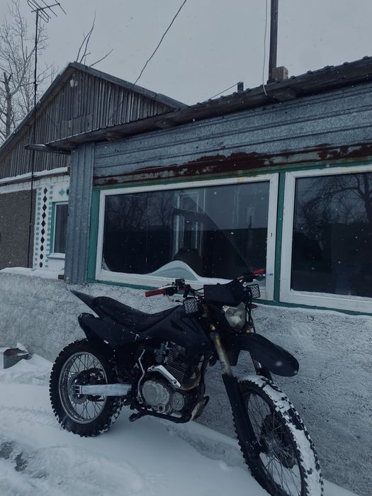 Продаю эндуро 250кубов