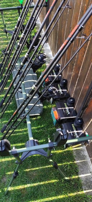 4 Lansete Carbon 3,90m,4 Mulinete 7000 cu Baitrunner,Rod Pod,Senzori