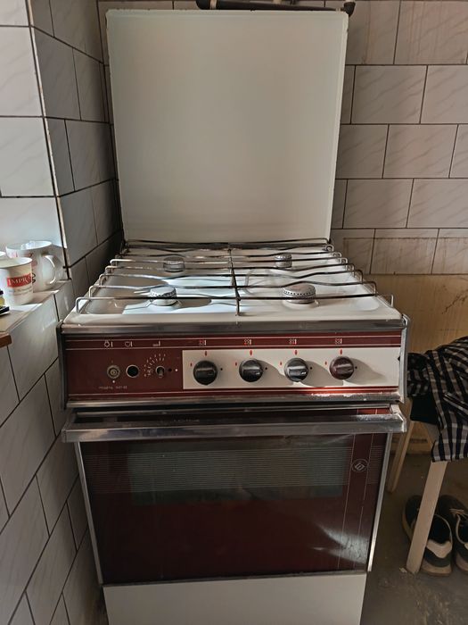 Продаётся газовая плита Гефест 4х конфорочная. В отличном состоянии.