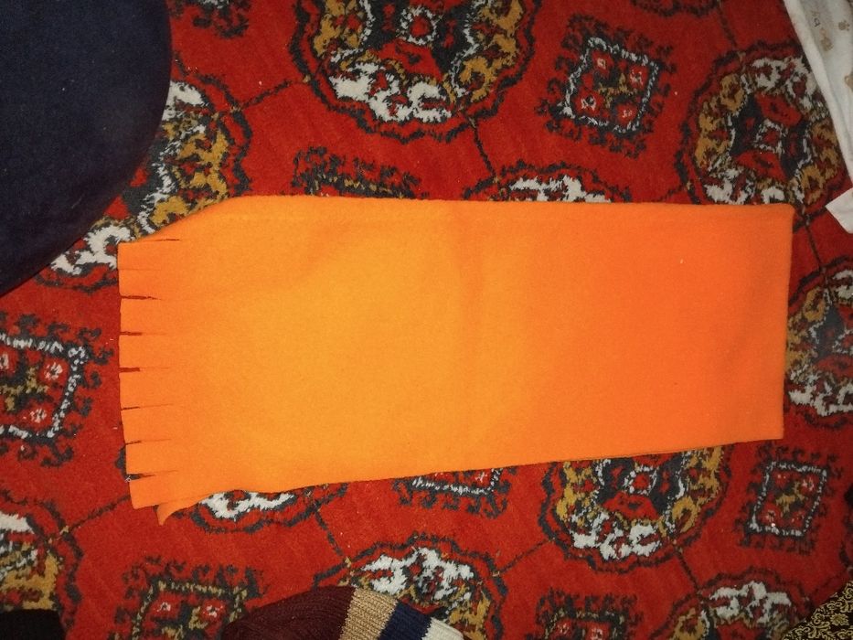 Шарф шапкалар сотилади