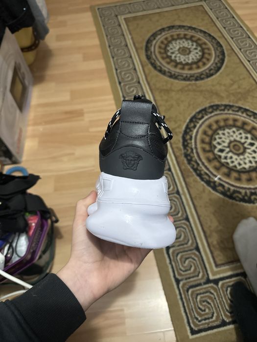 versace chain reaction