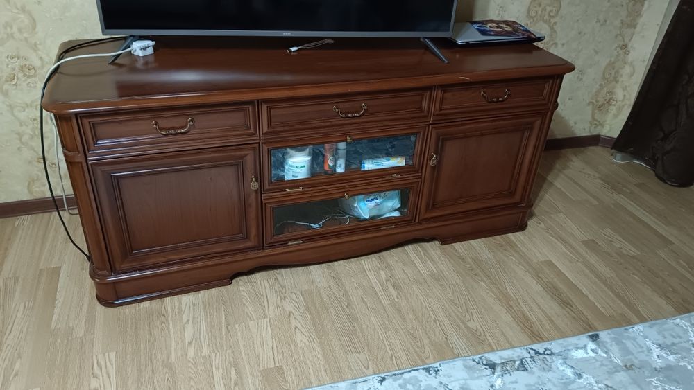 2 шкафа и тумба под телевизор